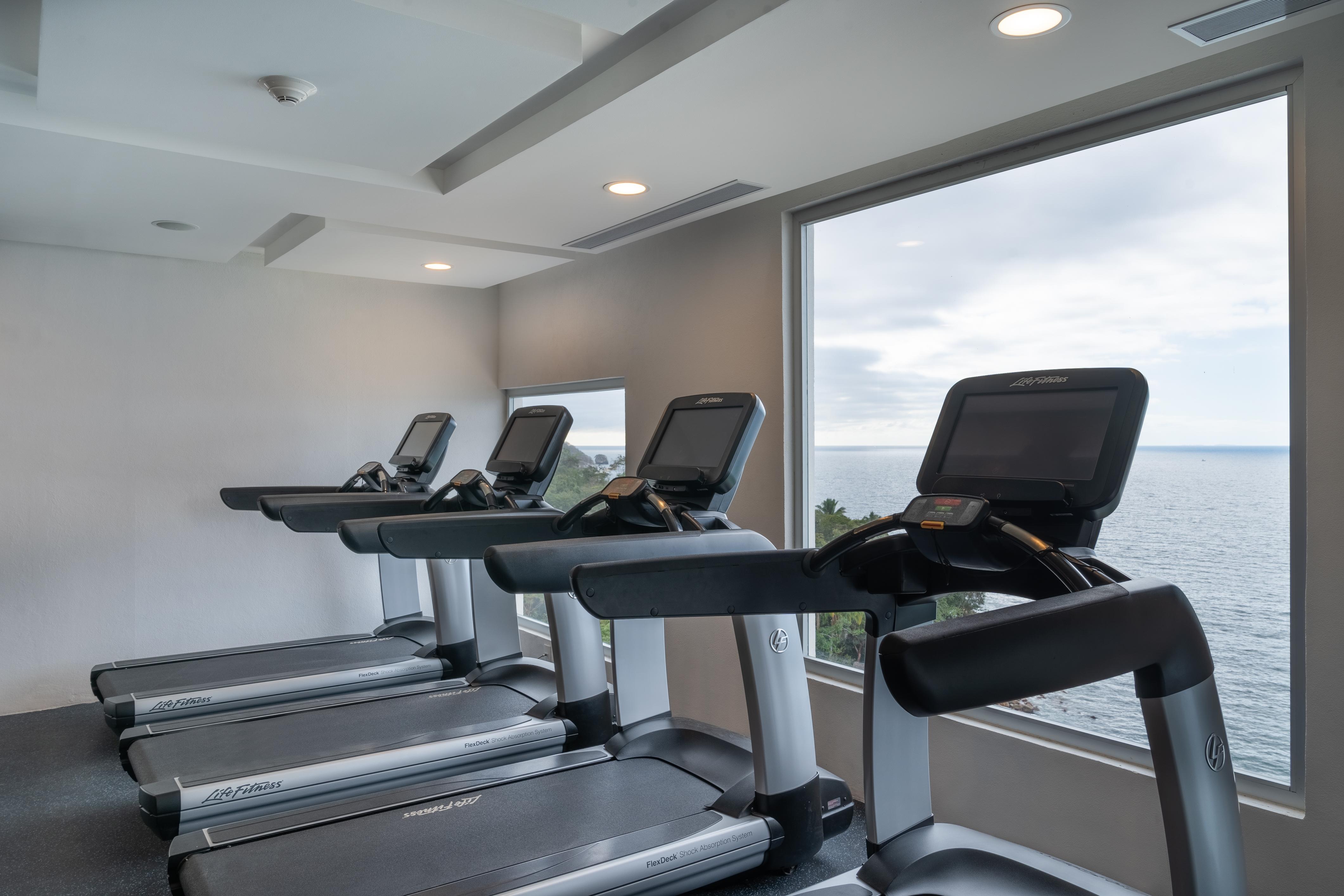 Grand Park Royal פוארטו ואלארטה מראה חיצוני תמונה The gym at the hotel