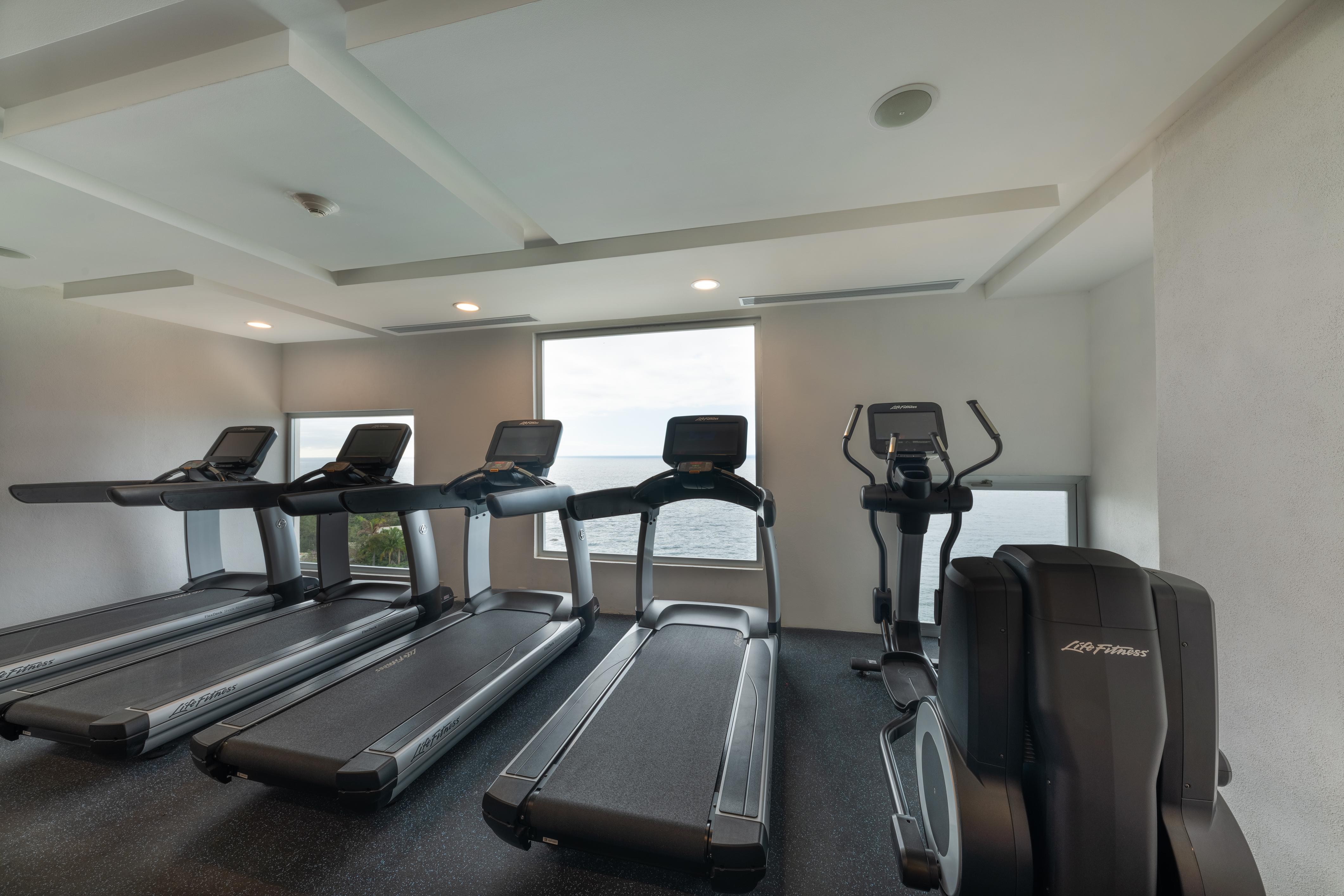 Grand Park Royal פוארטו ואלארטה מראה חיצוני תמונה The gym at the hotel