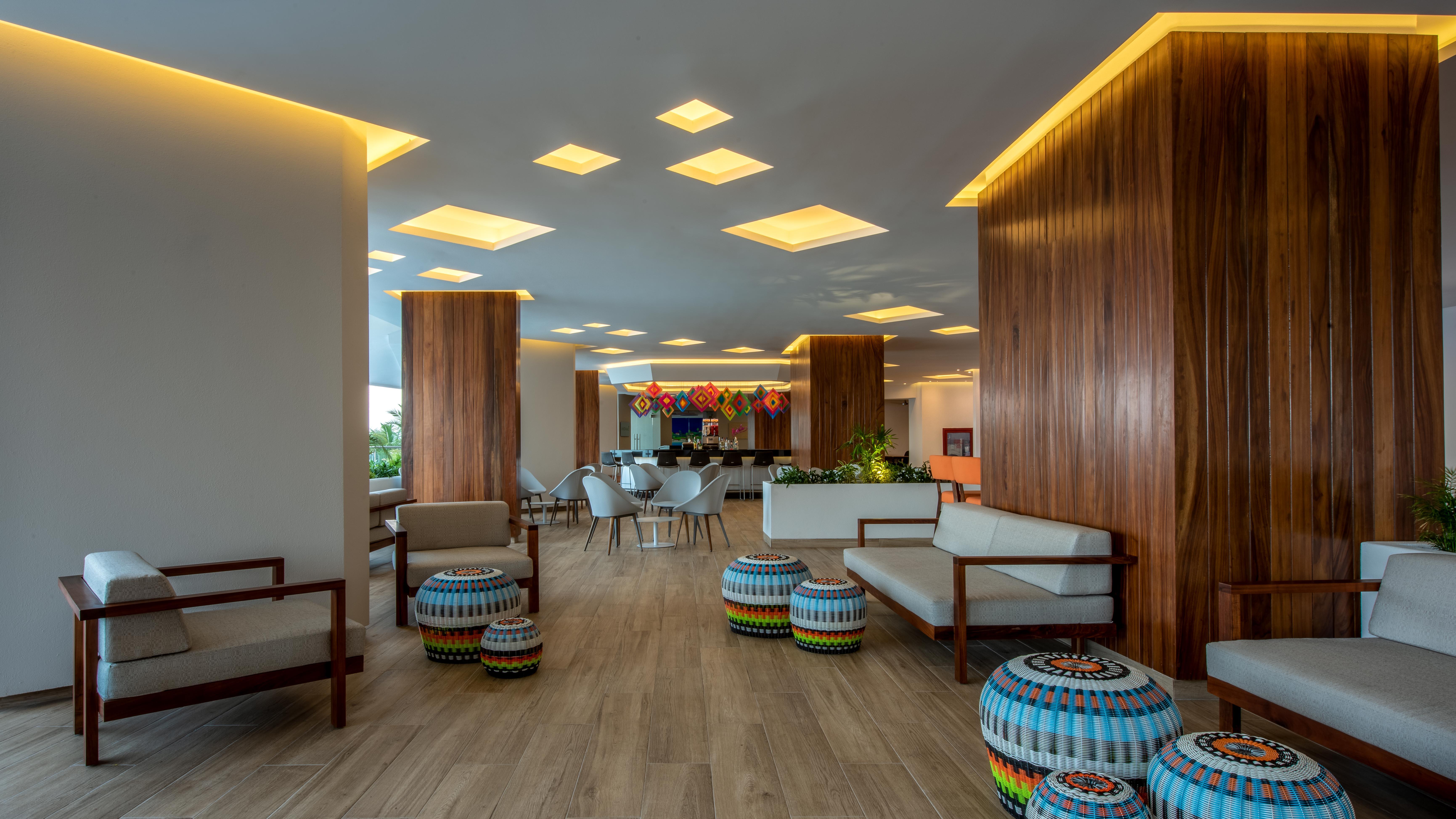 Grand Park Royal פוארטו ואלארטה מראה חיצוני תמונה The lounge at the airport.